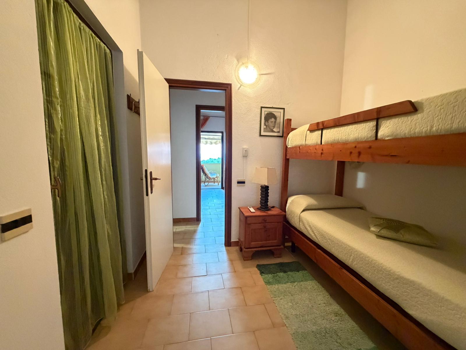 Camera Verde con letto a castello e tenda verde