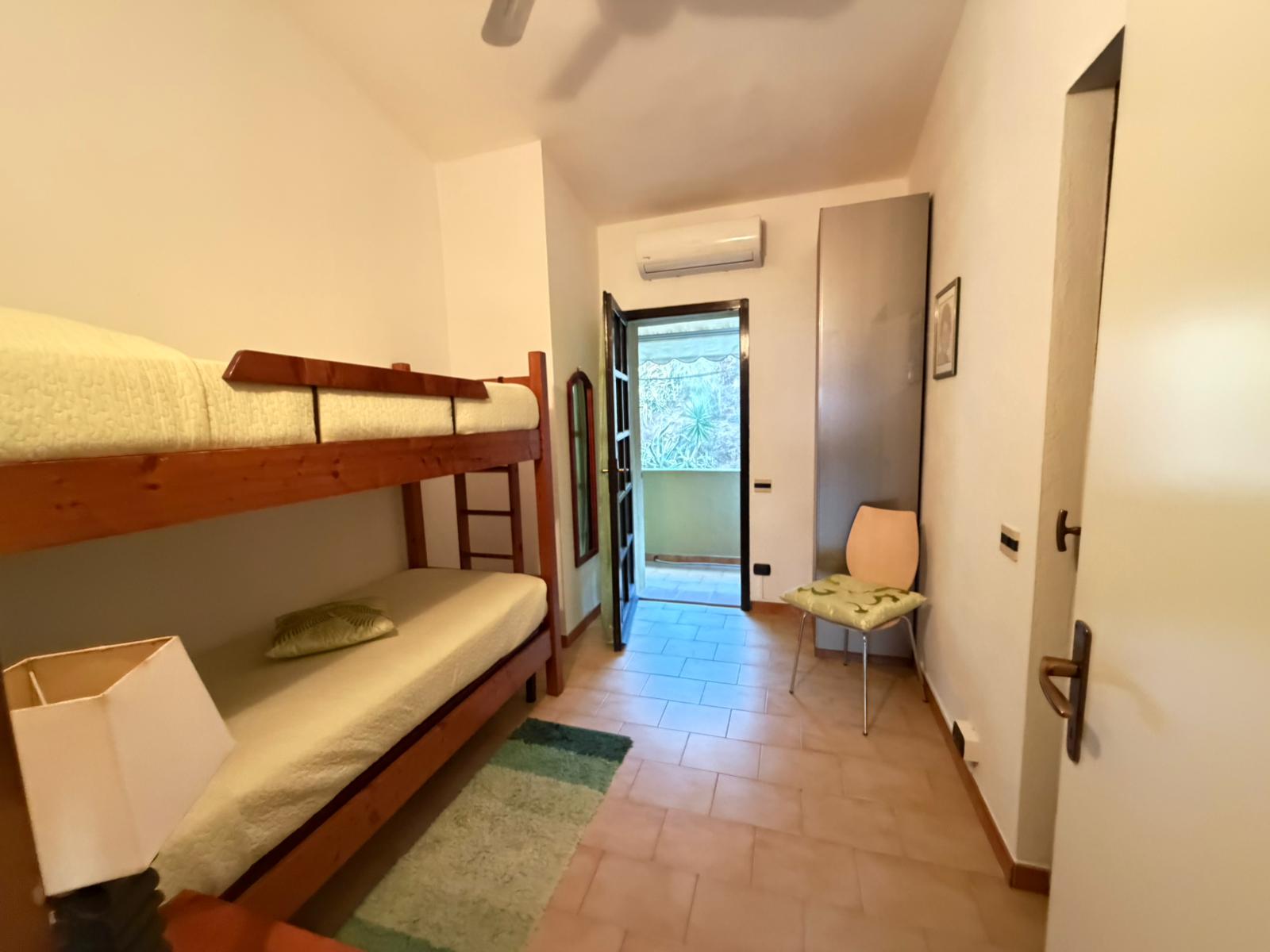 Camera Verde con letto a castello e porta sul corridoio